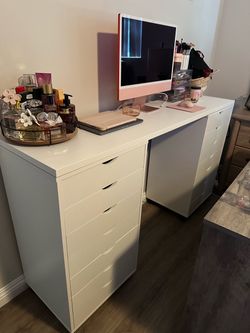 Desk Vanity