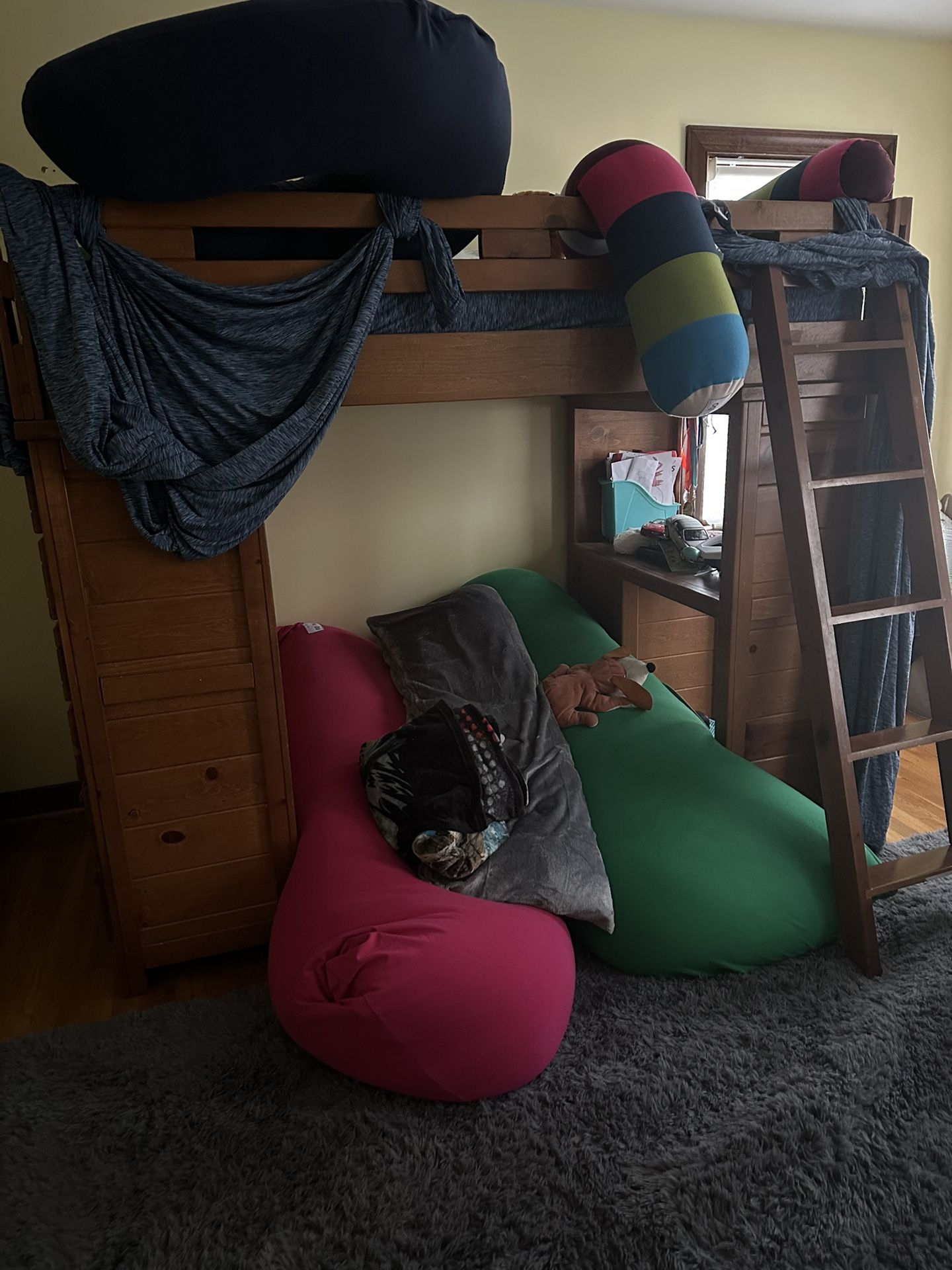 Twin Bunk bed/loft
