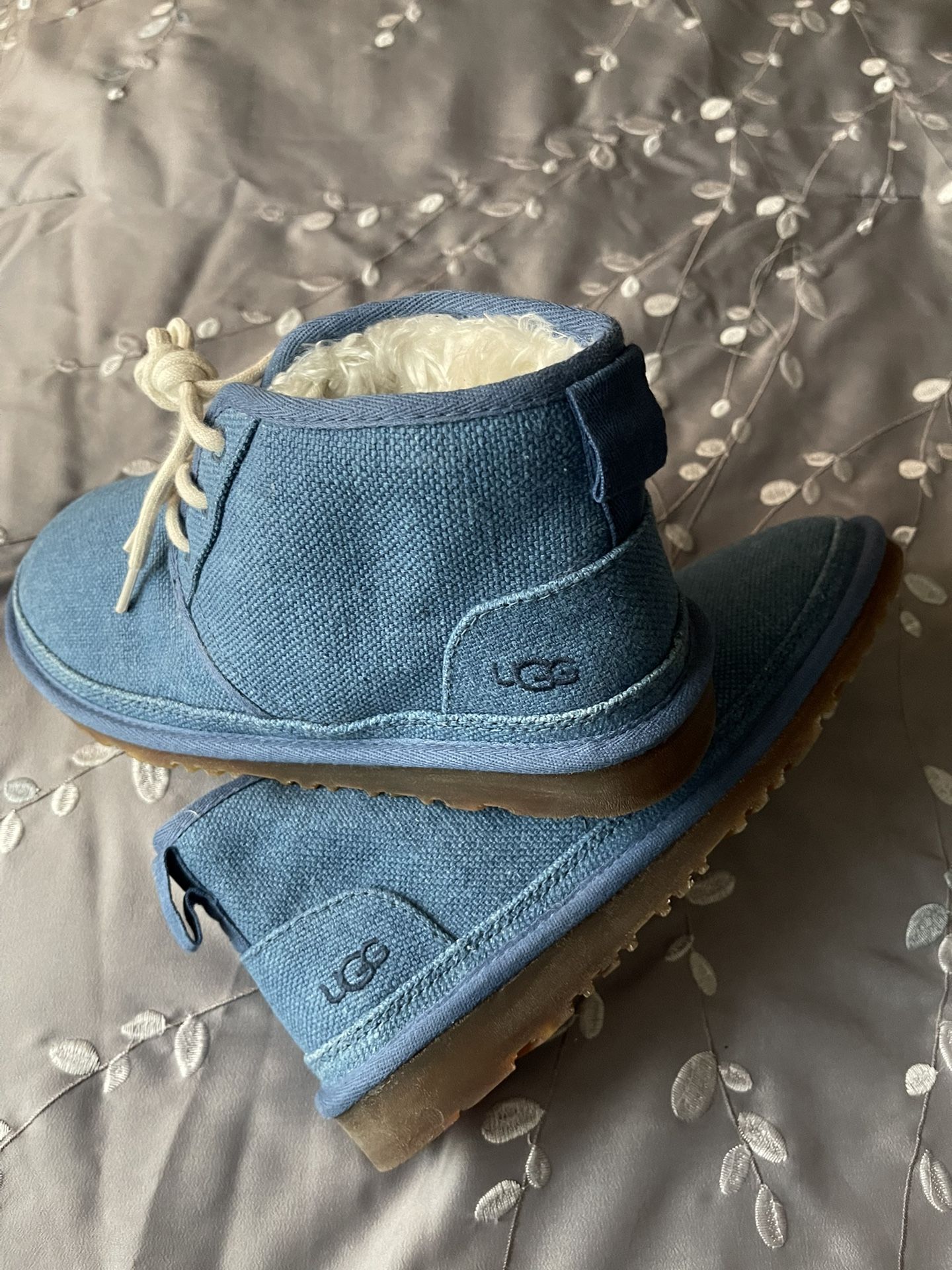 New neumel Ugg woman’s boots, size 8