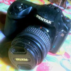 Nice Pentax Camra. I'm Great Shape Works Great. Comes Worh Everything In Pic.