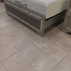 *Summer Closeout Sale*---Vida Classic Memory Foam Queen/King Mattress And Foundation Sets---From $399---Delivery And Financing👏