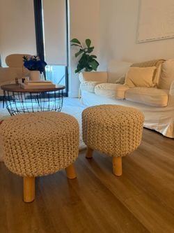 2 Round Seats