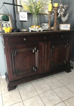 Bar/hutch