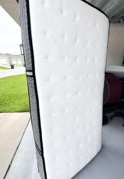 Twin Mattress with Innerspring & Foam – 10” Thick