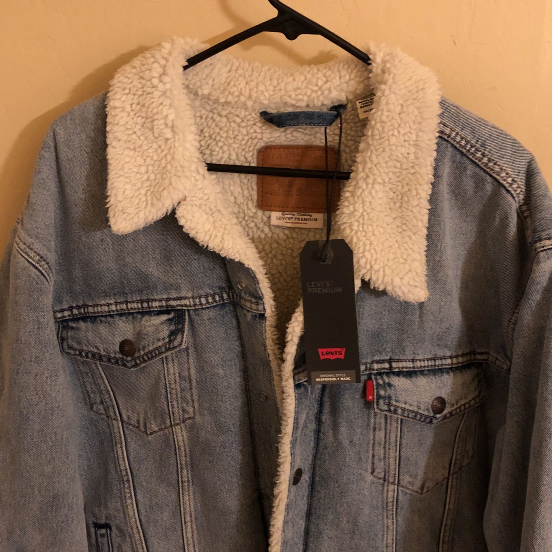 Brand New Levi’s Sherpa Denim Jacket Size XL