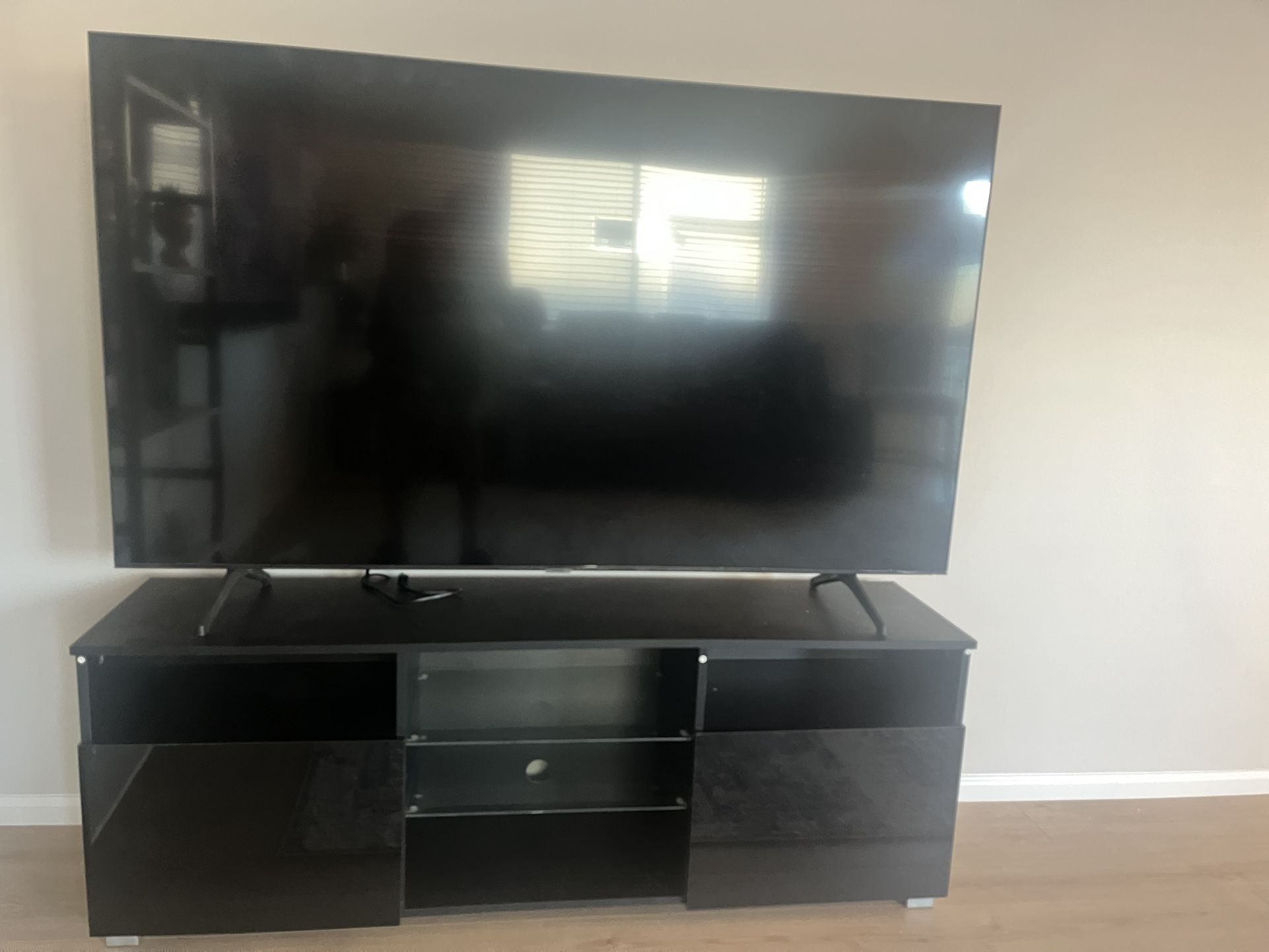 Samsung 65 inch UHD 4K TV and TV Stand combo