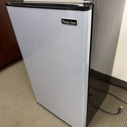 Mini Fridge Magic Chef 3.3 Cu. Ft.