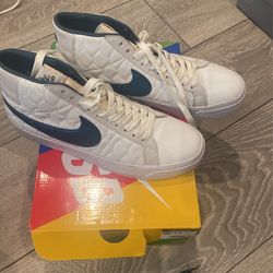 Nike Blazers Size 10.5