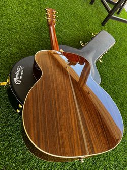 Martin 00028 Modern Deluxe.   tag:Martin guitar Collings Gibson larrivee