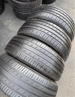 235 60 18 Michelin Vendo este Seth de llantas con 80% de vida las 4