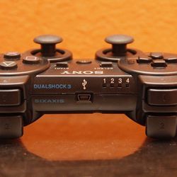 Ps3 2 Controllers In Mint Conditions Play Station 3 Remote
