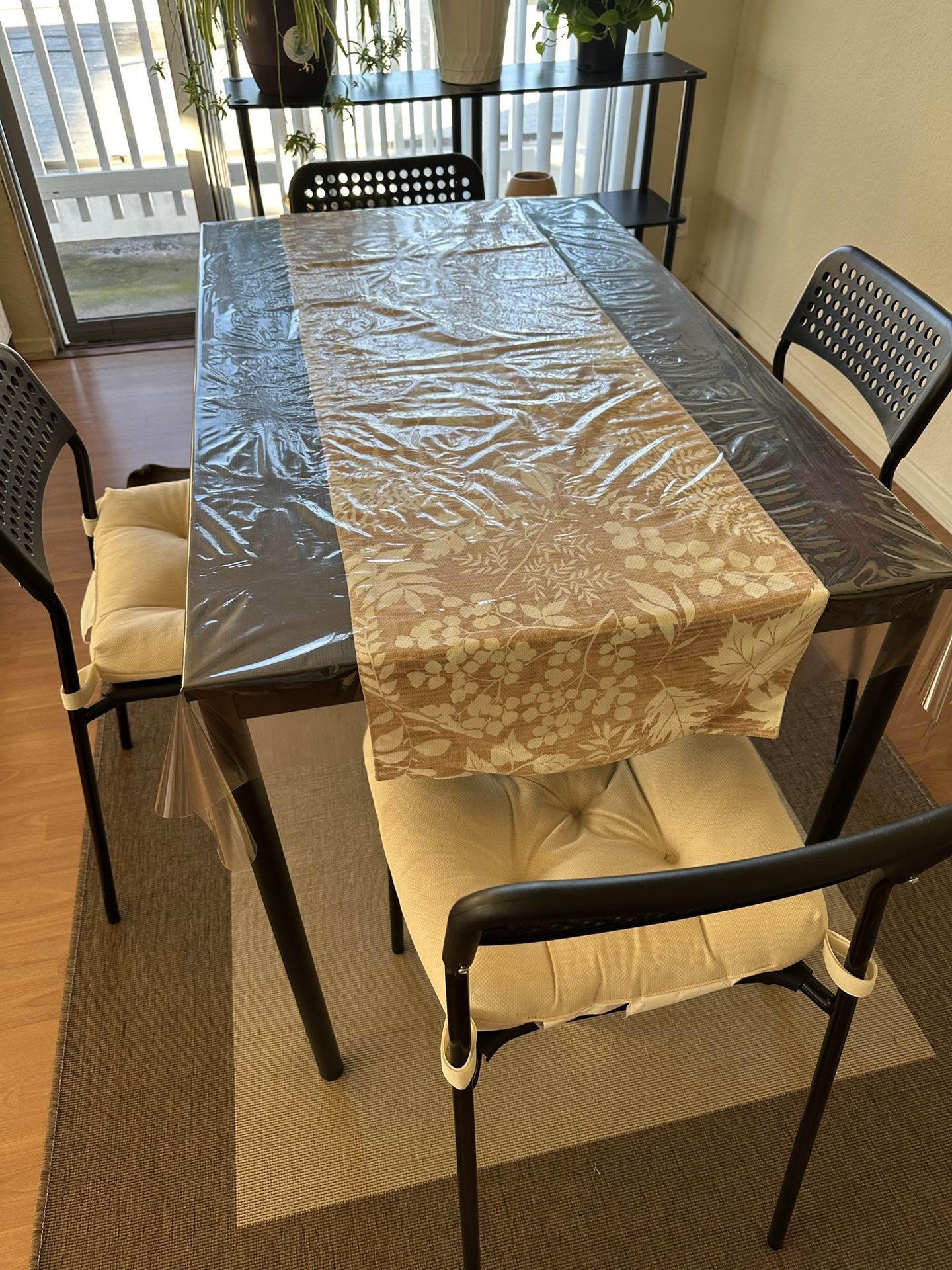 Dinning Table set With Cushion 