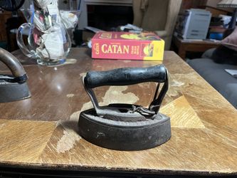 Antique Sad Iron w/ Detachable Wood Handle