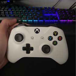 Xbox One Controller With Batteries 