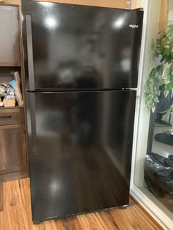 Like new Whirlpool Black Top-Freezer Refrigerator