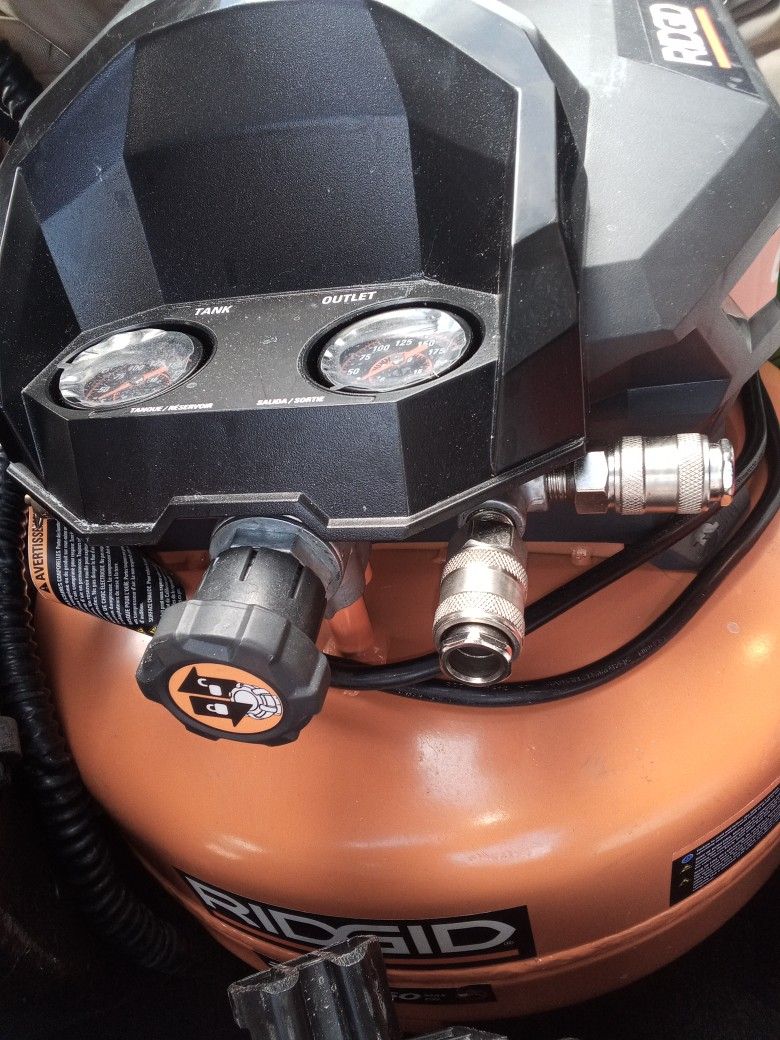 Ridgid Pancake 6-gallon Air Compressor