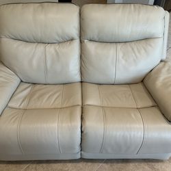 Cream Leather 2-Seater Recliner Couch – USB, Zero Gravity, Great Condition!  