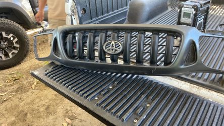 Front Bumper Grille Toyota Tacoma
