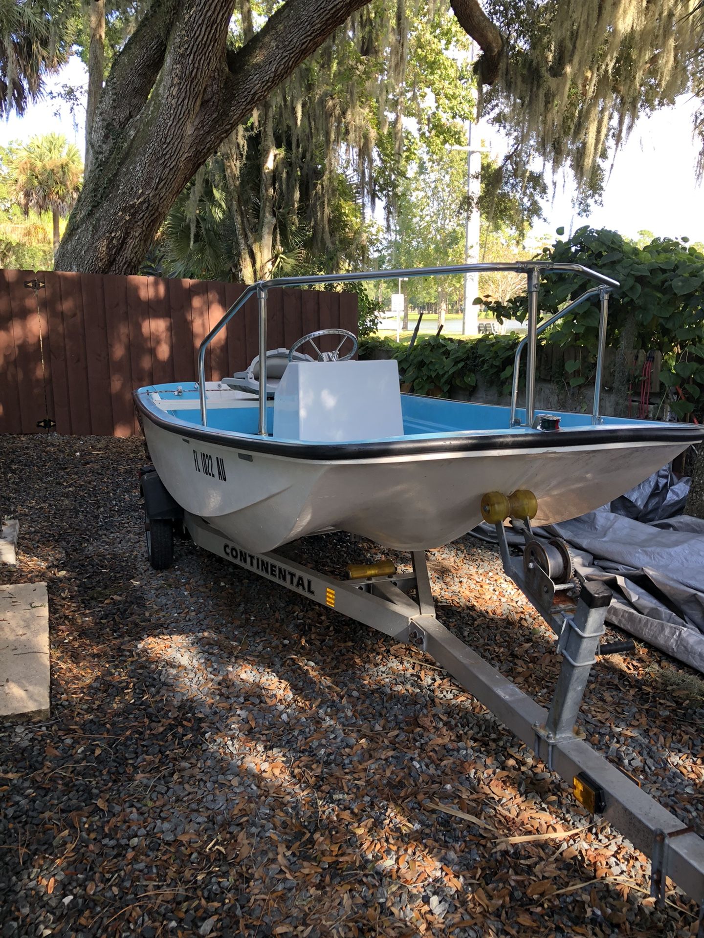 Boston Whaler 