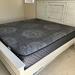 Eastern King Mattress And Box Spring 
