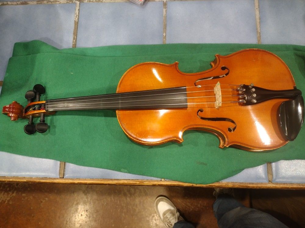 A R. Seidel Violin model V131E4 - 4/4 size