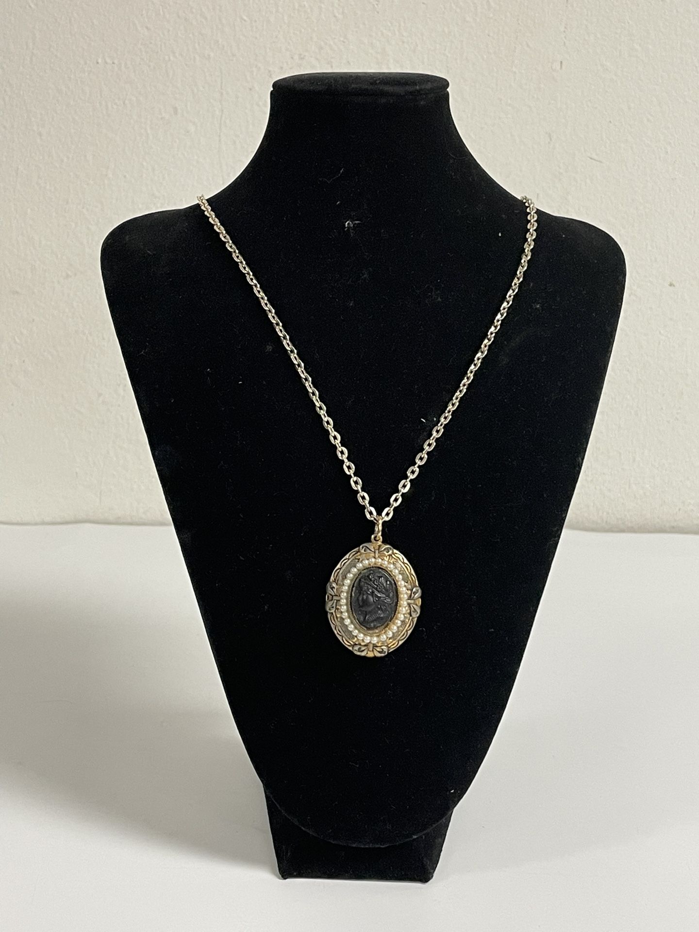 Vintage Adolph Katz Black Cameo Outlined w/ Pearl Beads Locket & Chain Necklace