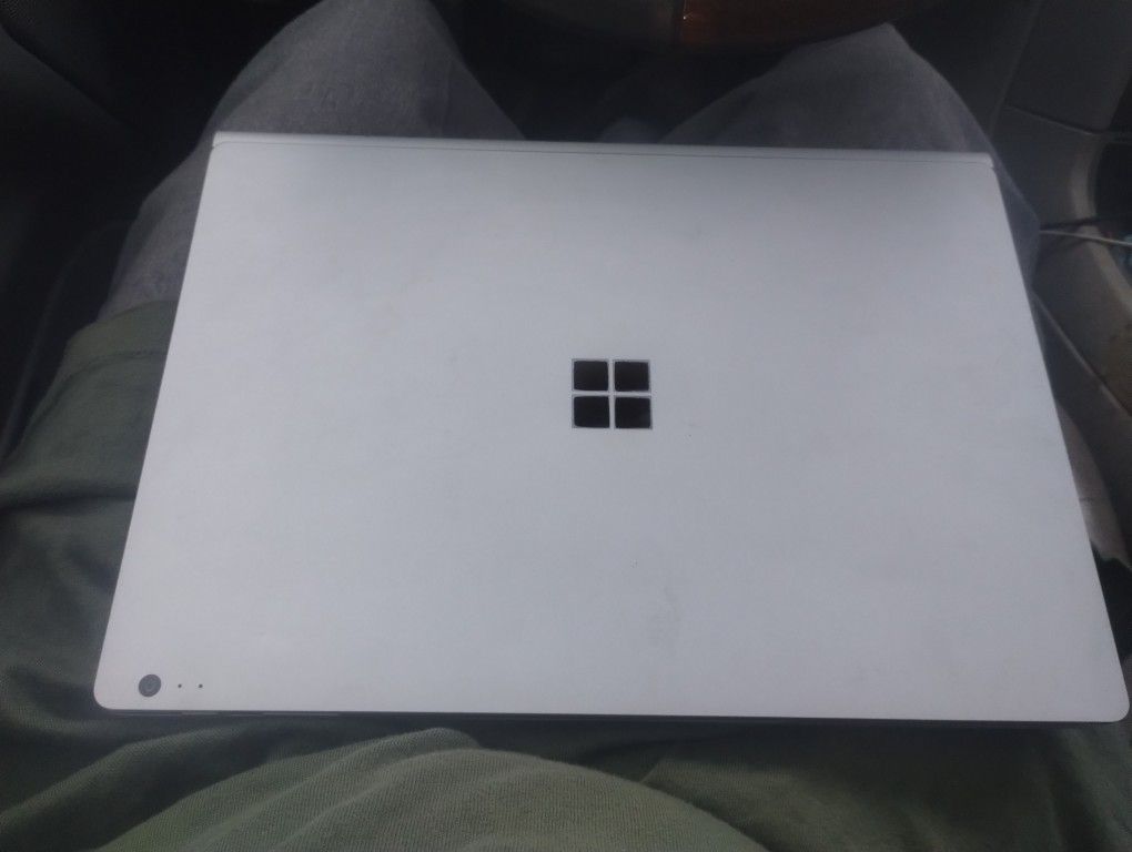 Touch Screen Microsoft Surface Book 2 With Charger