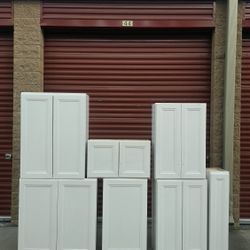 Kitchen/garage cabinets in solid wood white shaker in like new condition (please read the description of the post)