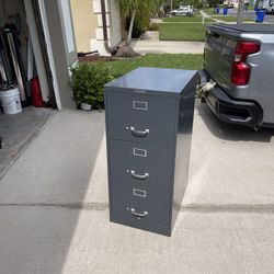 3 DRAWER  LETTER/LEGAL VERTICAL FILE CABINET