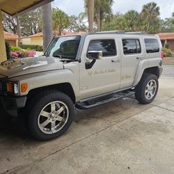 Hummer 2006 3,300 Best Offer. 