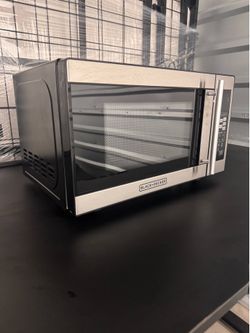 BRAND NEW MICROWAVE ($40)