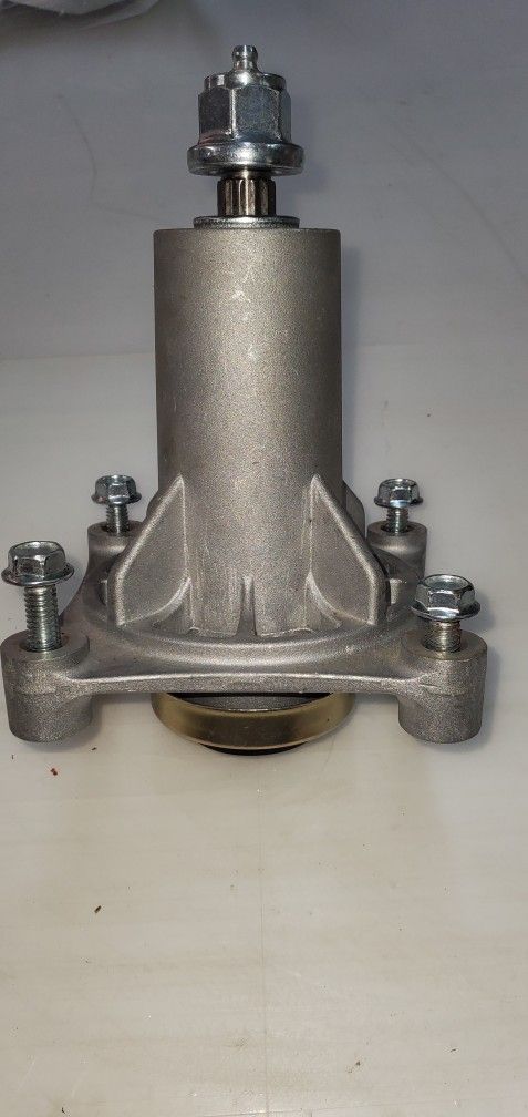 DECK SPINDLE