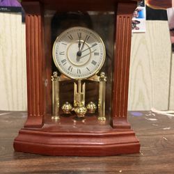 Decorative Wooden Mantel Clock – Quartz – Glass Front