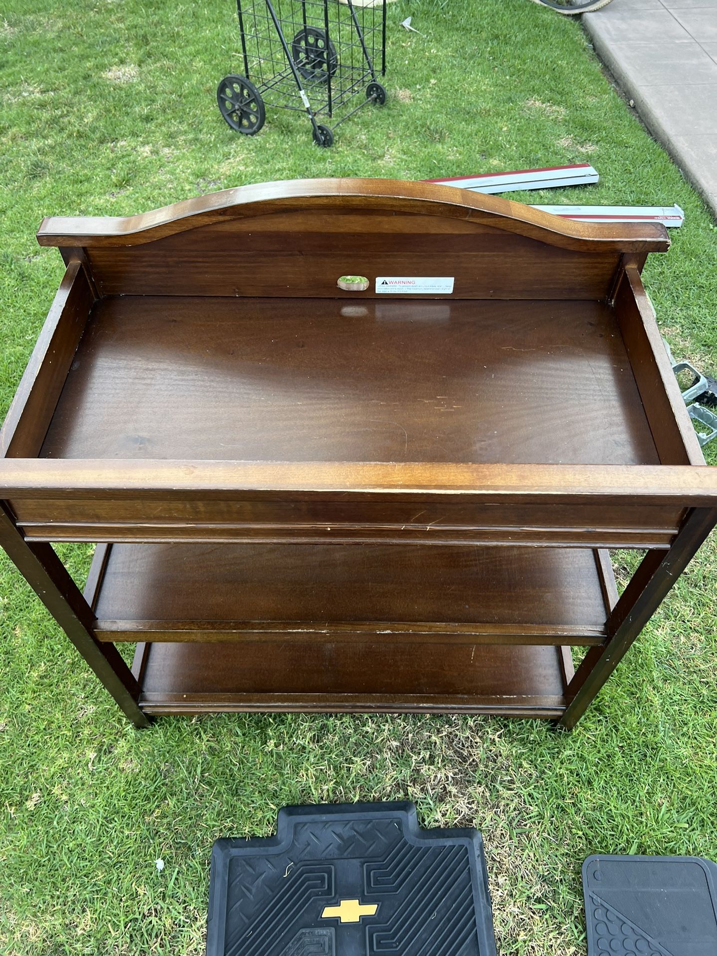 BABY CHANGING TABLE