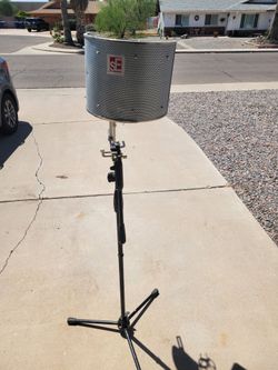 sE Electronics Reflexion Vocal Shield with Ultimate Stand