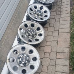 17-in Chevy / GMC rims with center caps