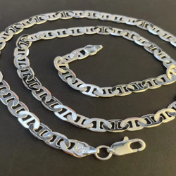 Shiny silver chain. Mariner link style. Has a 925 stamp on the clasp. Looks great on its own or layered.60cm ,24 inches