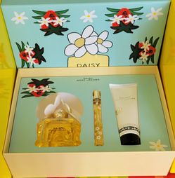 Marc Jacobs  Daisy