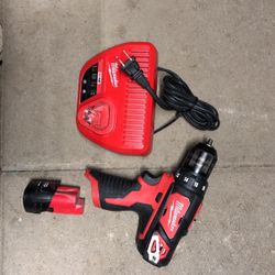 Milwaukee M12 Drill Kit