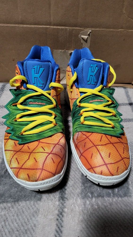 Size Y Nike SpongeBob SquarePants x Kyrie Pineapple House