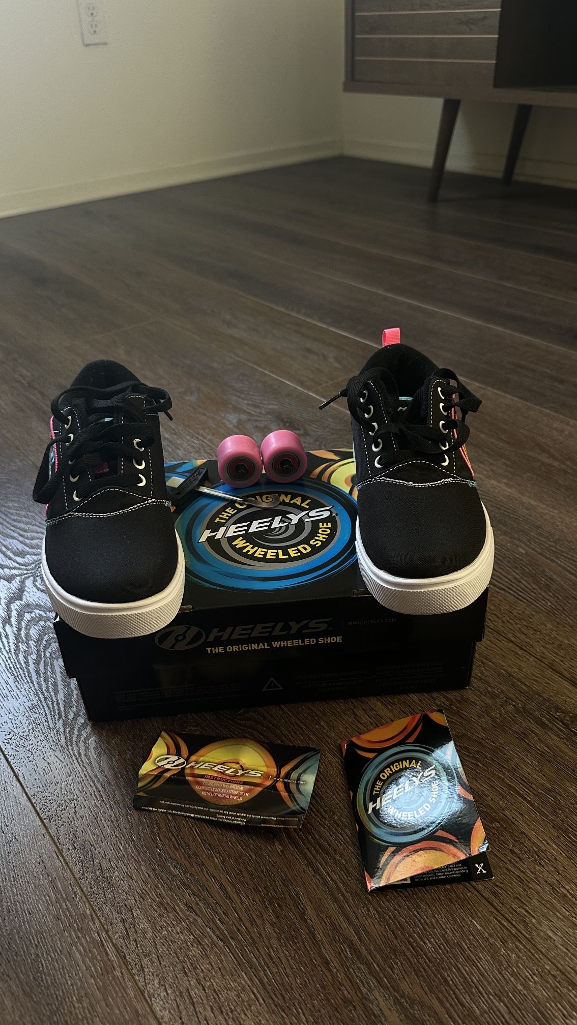 Heelys Pro 20 Big Kid Size 4 ,Woman Size 5