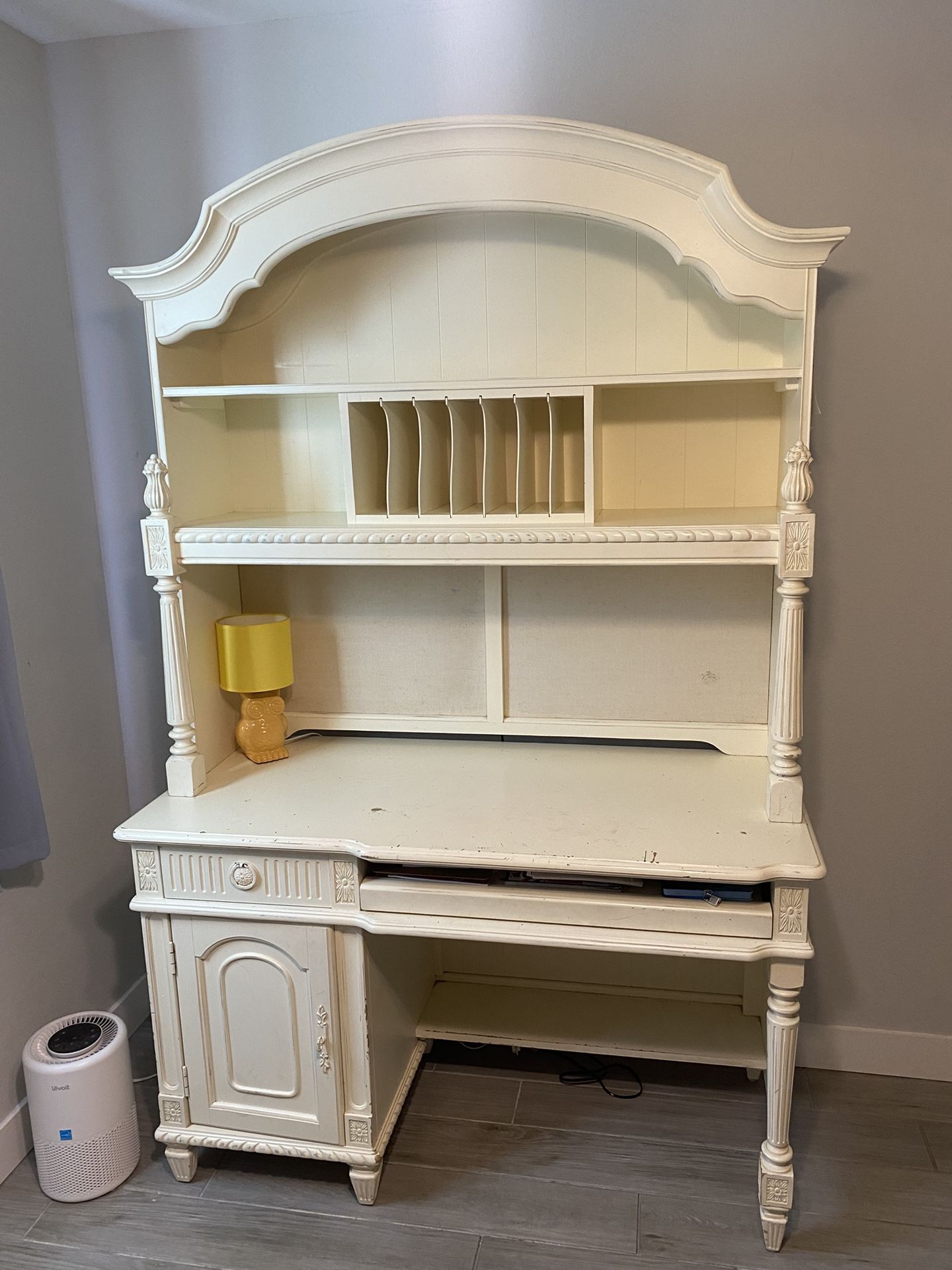 Antique Ivory Bedroom Furniture Set Of 6 Pieces