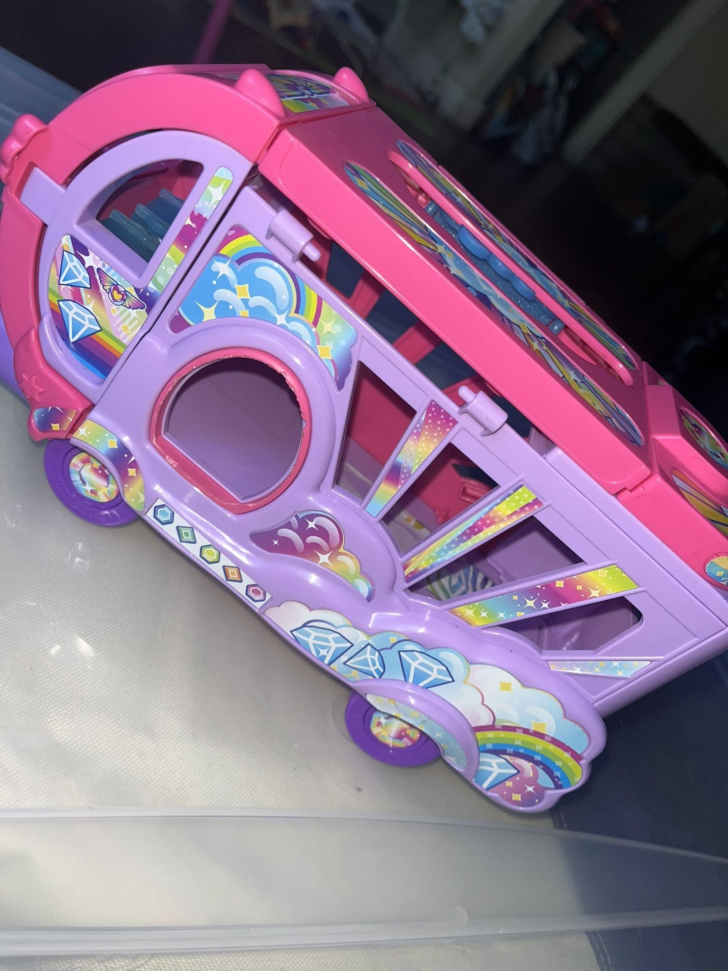 Hatchimals Bus