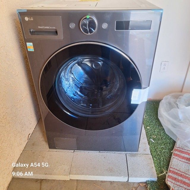 5.0 cu. ft. Front Load WashCombo that features 2-in-1 Wash & Dry and Inverter HeatPump™
