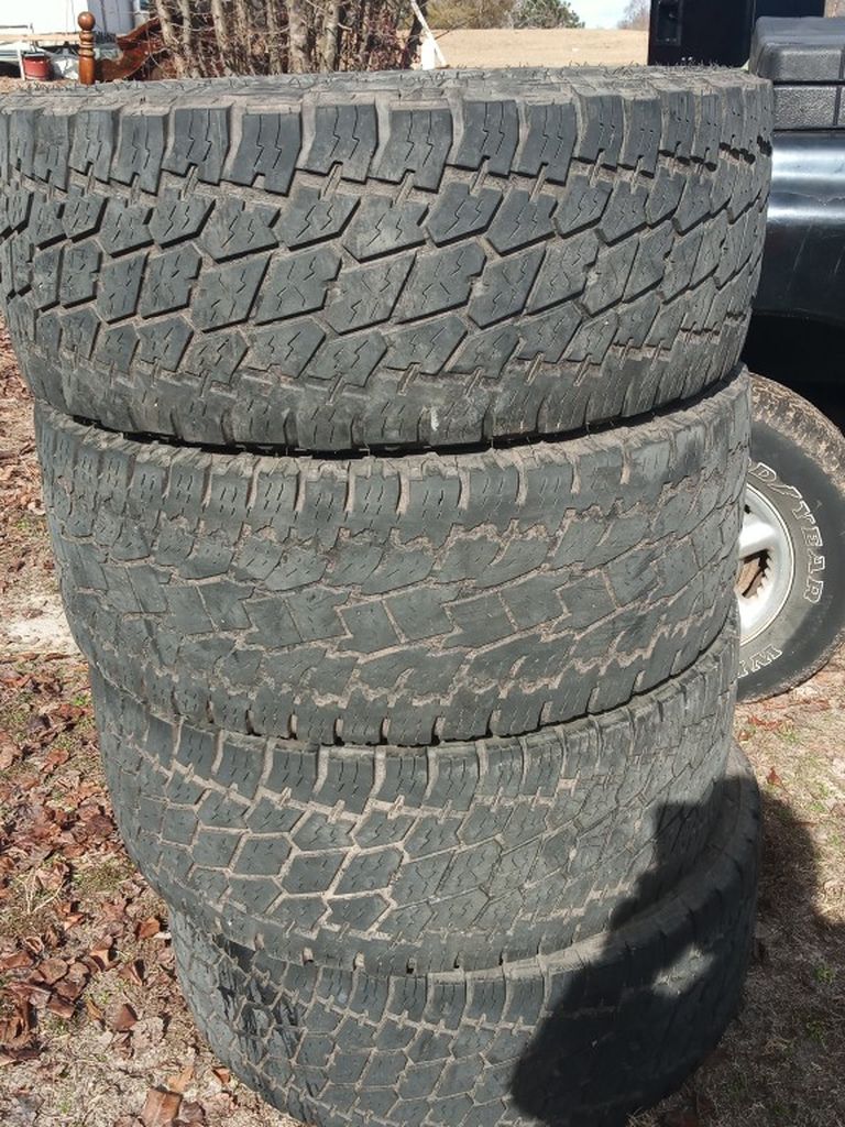 35x12.50r20lt Nitto Grapplers $150