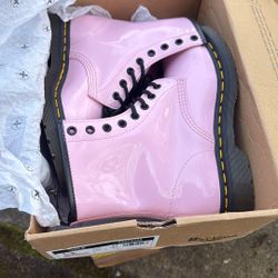 Dr. Martens Women Size 8