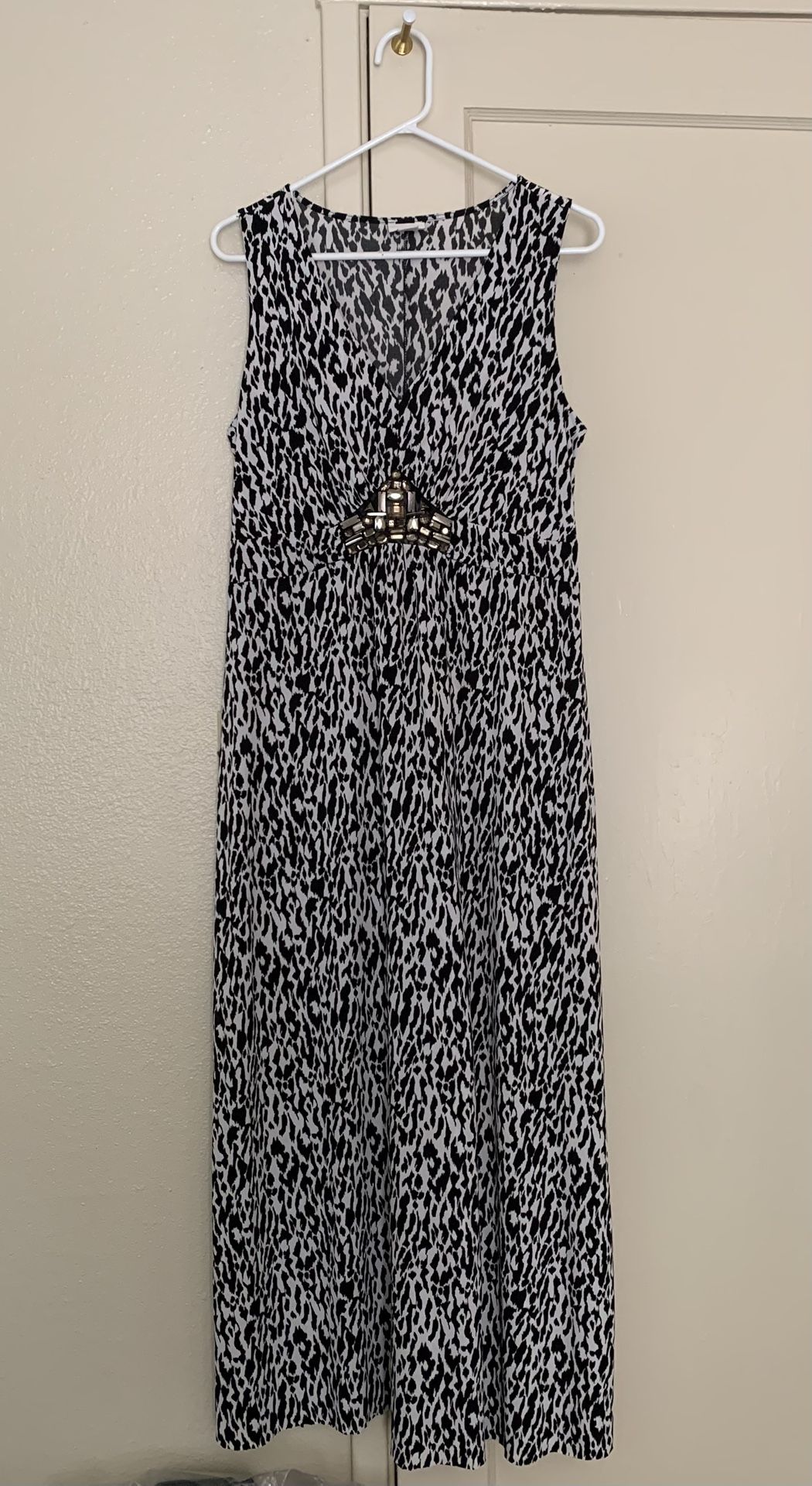 Long black and white dress