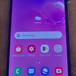 
9)GALAXY S10e. UNLOCKED FOR ANY CARRIER EVERYTHING WORKS 100%. HAS A BLACK SPOT ON BOTTOM RT CORNER.
