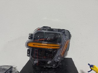 FORD F150 LEFT HEADLIGHT 2025