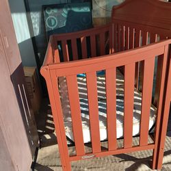 Baby/Toddler crib And Mattress 